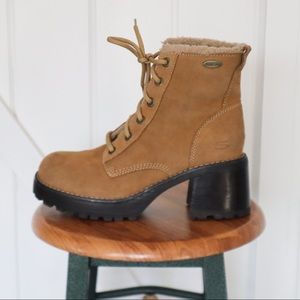 VINTAGE Y2K Sketchers suede square toe chunky heel platform booties. Size 9